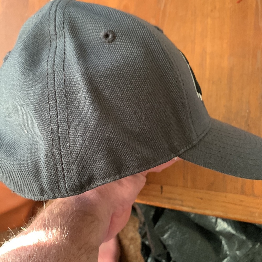 Hat - Picture 4 of 5